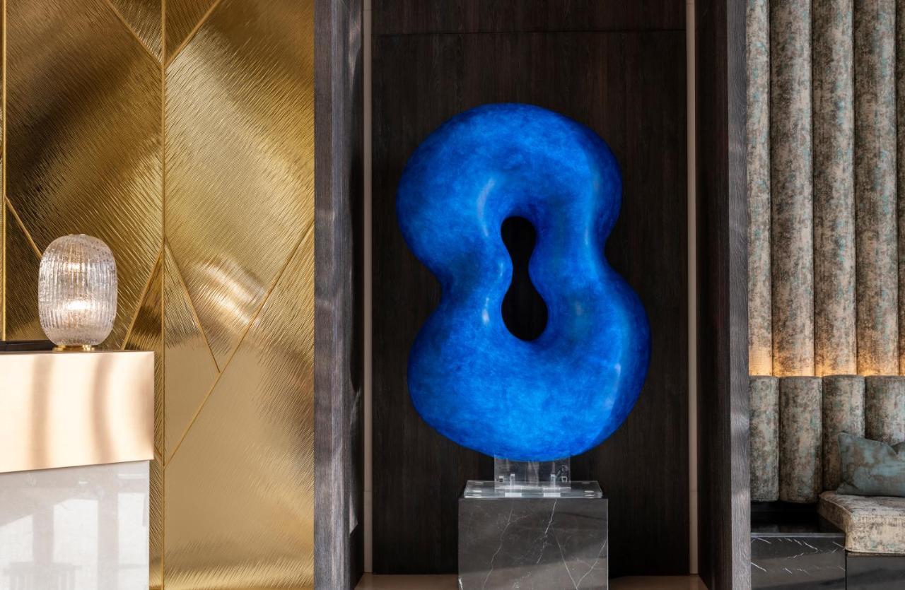 Jareed Hotel Ριάντ Εξωτερικό φωτογραφία The sculpture "8" by the artist at the entrance of the hotel